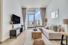Modern 1BR with Balcony, Pool & Stunning City Views